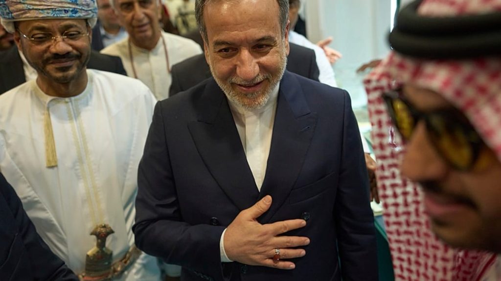 عُمان تدعو واشنطن وطهران لاستئناف المفاوضات النووية.. وعراقجي: لا نرغب بمحادثات مباشرة مع أميركا