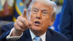 ترامب ومادورو يفتحان باب الحوار.. والرئيس الأميركي يلوّح بضربات في المكسيك وكولومبيا