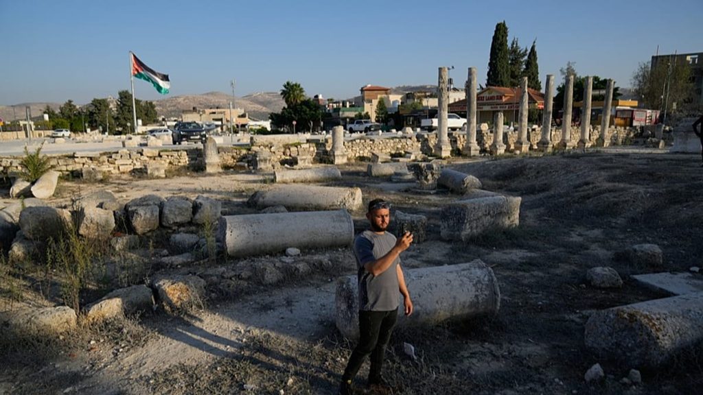 مخطط يهدد تراثها وسكانها.. منظمة إسرائيلية تُدين قرار مصادرة أراضي بلدة سبسطية الفلسطينية