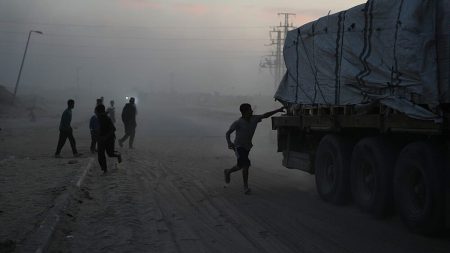 شهرٌ على وقف إطلاق النار في غزة: حماس تسلم رفات الضابط هدار غولدن و3 غارات إسرائيلية على جنوب لبنان