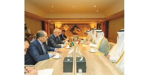 وزير الإعلام بحث مع وزير السياحة الأردني التعاون في المجالين السياحي والثقافي