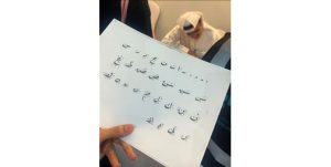 ورشة الخط العربي والزخرفة الإسلامية تستقطب رواد معرض الكويت الدولي الـ 48 للكتاب