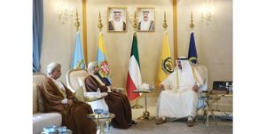 وزير الدفاع استقبل سفير سلطنة عمان