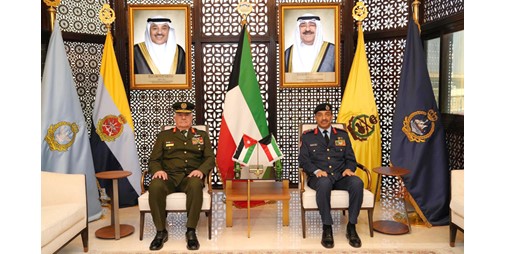 رئيس الأركان بحث التعاون العسكري مع الأردن