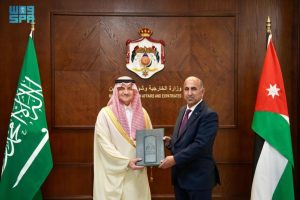منصور بن فرحان يقدّم أوراقه سفيراً للسعودية لدى الأردن
