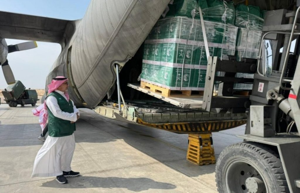 وصول الطائرة الإغاثية السعودية الـ71 لإغاثة الشعب الفلسطيني في غزة