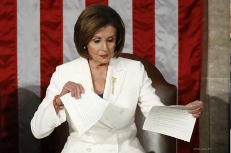 بعد 85 عاماً من العمل.. هل تعتزل بيلوسي السياسة الأمريكية ؟