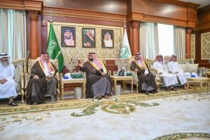 أمير جازان يستقبل أسرة المالكي لتنازلهم عن قاتل أخيهم