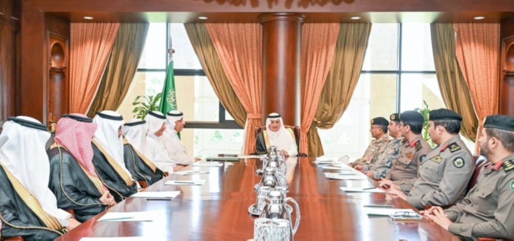 أمير تبوك يرأس اجتماع لجنة الدفاع المدني الرئيسية بالمنطقة