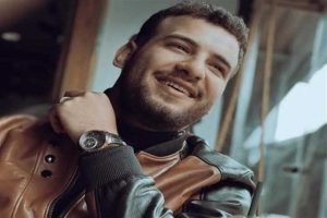 بمشاركة 40 عازفاً.. مطرب يواجه منعه من الغناء في مصر بوقفة احتجاجية أمام «النقابة»