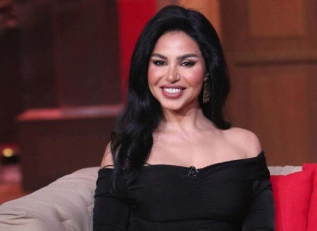 نسرين أمين لـ«عكاظ»: أرفض الذكاء الاصطناعي.. ولن أكون واسطة لابنتي في الفن