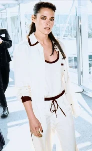 تحوّل غامض أم خطوة مدروسة؟ كريستين ستيورات تخطف الكاميرات في عرض شانيل – أخبار السعودية