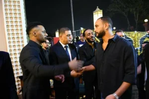 حضور كثيف من مشاهير الفن والإعلام في عزاء والد محمد رمضان – أخبار السعودية