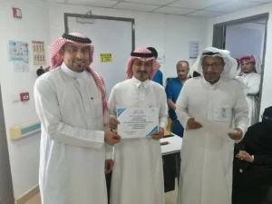 صحي الخارش يكرم الإعلامي عبدالله مشهور – أخبار السعودية