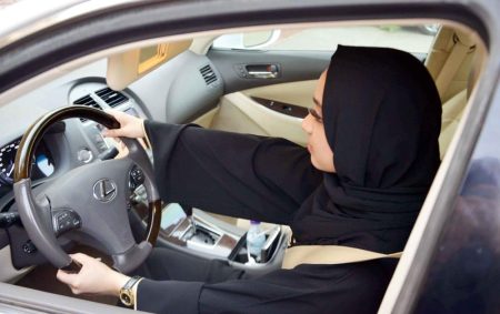 المصابات بأمراض مزمنة: معاناة التردد على المستشفيات تنهيها القيادة