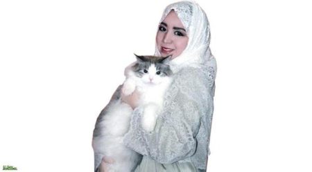 فتيات جدة يعالجن الحيوانات المصابة