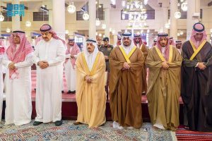 أمير الرياض يؤدّي صلاة الميت على والدة الأميرة مها بنت محمد بن سعد الثاني آل عبدالرحمن آل سعود