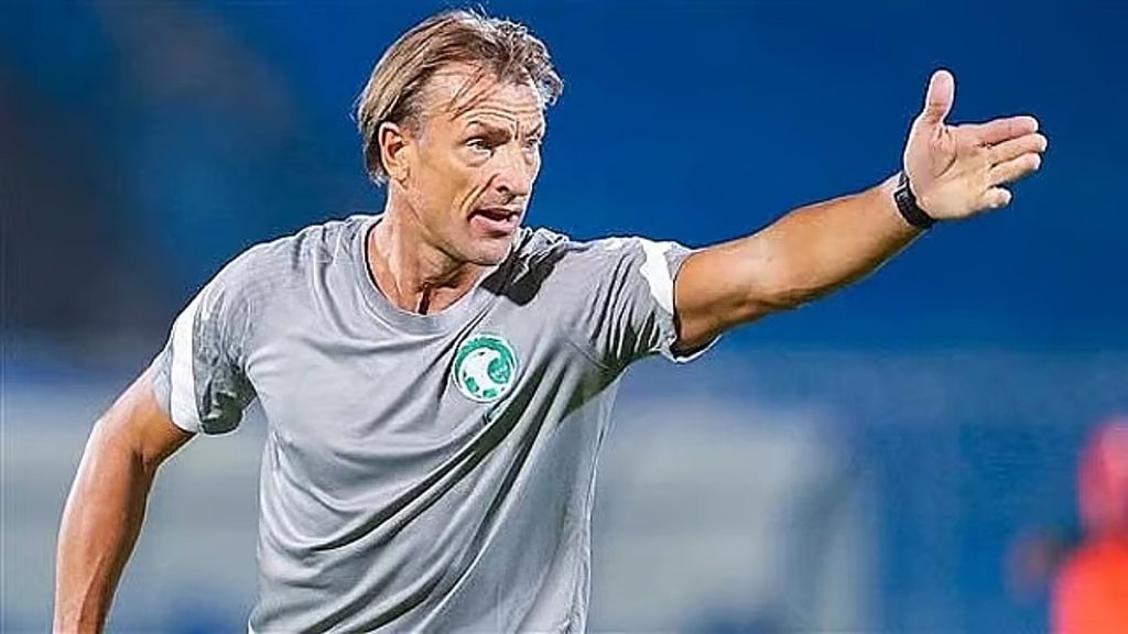 هيرفي رينارد يستبعد متعب الحربي ويستدعي ياسر الشهراني وحسن كادش لمعسكر الأخضر