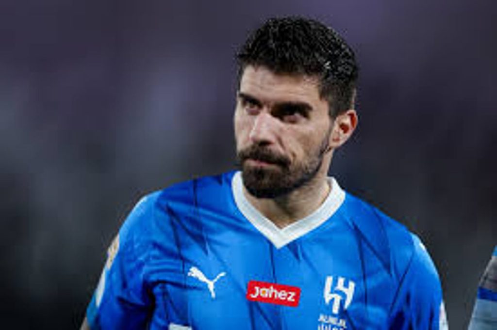 إعلامي رياضي: نيفيز يرفض التجديد مع الهلال.. والنادي يبحث عن بديل