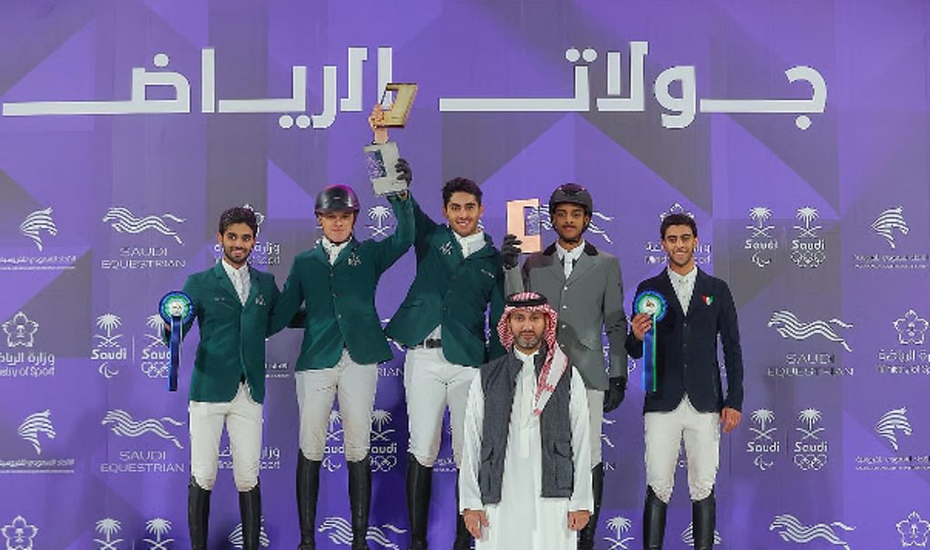 تتويج الفائز بالجائزة الكبرى في ختام جولة الرياض الأولى لقفز الحواجز