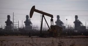 استقرار النفط وسط تأثير مخاوف تخمة المعروض على توقعات محادثات أوكرانيا