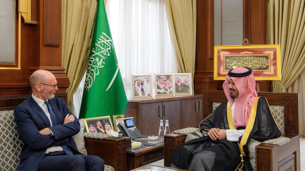 السفير البريطاني بالمملكة ينشر فيديو زيارته للمدينة المنورة