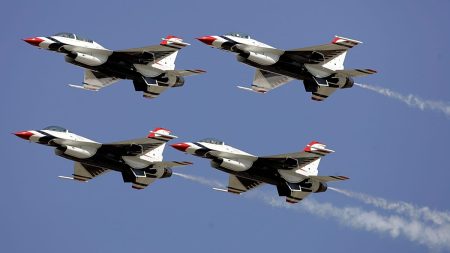 بـ 70 ضربة متزامنة.. أمريكا تطلق عملية “عين الصقر” ضد مواقع داعش في سوريا