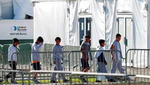 بين الاحتجاز والترحيل: وثيقة تكشف ما يواجهه أطفال مهاجرون عند دخول أميركا