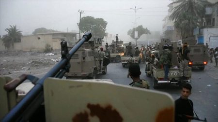 تصاعد التوتر في اليمن.. الانتقالي الجنوبي يسطير على مناطق جديدة واستنفار القوات المدعومة من السعودية