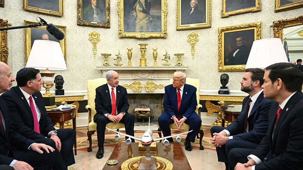 نتنياهو في واشنطن.. هل سيحول رئيس الوزراء الإسرائيلي الأنظار من غزة إلى إيران في لقاء ترامب؟