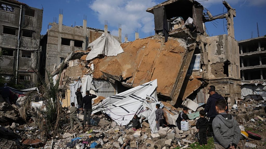 قتلى وجرحى في استهداف إسرائيلي مدرسة للنازحين وروبيو يحدد سقفاً زمنياً “محبطاً” للحلّ