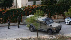 مباشر – مقتل 7 فلسطينيين في غزة.. والشرطة الإسرائيلية تعلن تسلم بقايا جثمان رهينة من القطاع