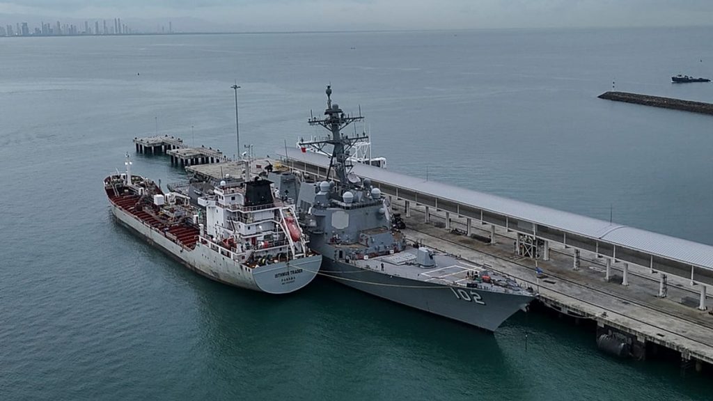 لأول مرة.. البحرية الأمريكية تطلق طائرة هجومية “انتحارية” من سفينة في الشرق الأوسط
