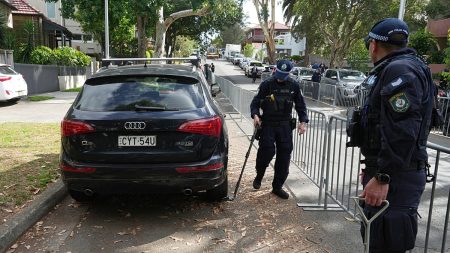الشرطة الأسترالية تعلن اعتراض سيارتين بعد معلومات عن إمكانية وقوع “عمل عنيف”