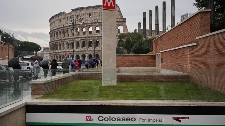 فيديو. روما تفتتح محطات جديدة لمترو سي قرب آثار الكولوسيوم