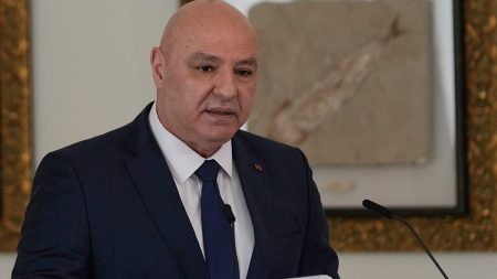 لا تضيعوا وقتكم بتصريحات براك”.. عون ينفي التزامه بورقة مع حزب الله قبل انتخابه: “فلينشروها الآن