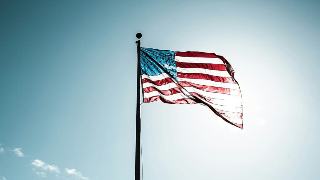 الولايات المتحدة تدرس إجراء فحوصات إلزامية على وسائل التواصل الاجتماعي للزوار