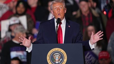 ترامب يطالب “بي بي سي” بتعويض قدره 10 مليارات دولار بدعوى “التشهير”