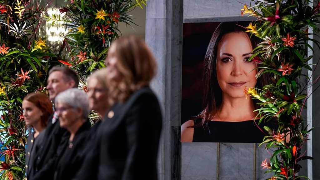 زعيمة المعارضة الفنزويلية تدين “إرهاب الدولة” في بلادها.. ولجنة نوبل تدعو مادورو للتنحي