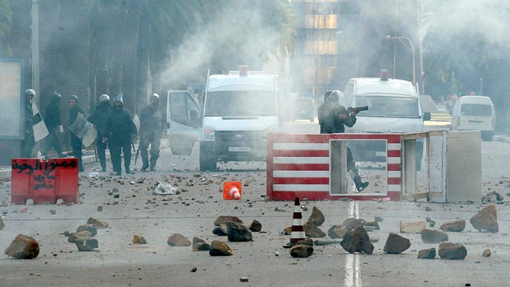 انتفاضة غيّرت وجه المنطقة.. ماذا بقي من ثورة تونس بعد 15 عامًا؟