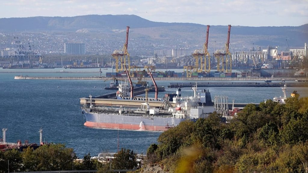 تركيا: ناقلة نفط روسية ثالثة تتعرض لهجوم في البحر الأسود