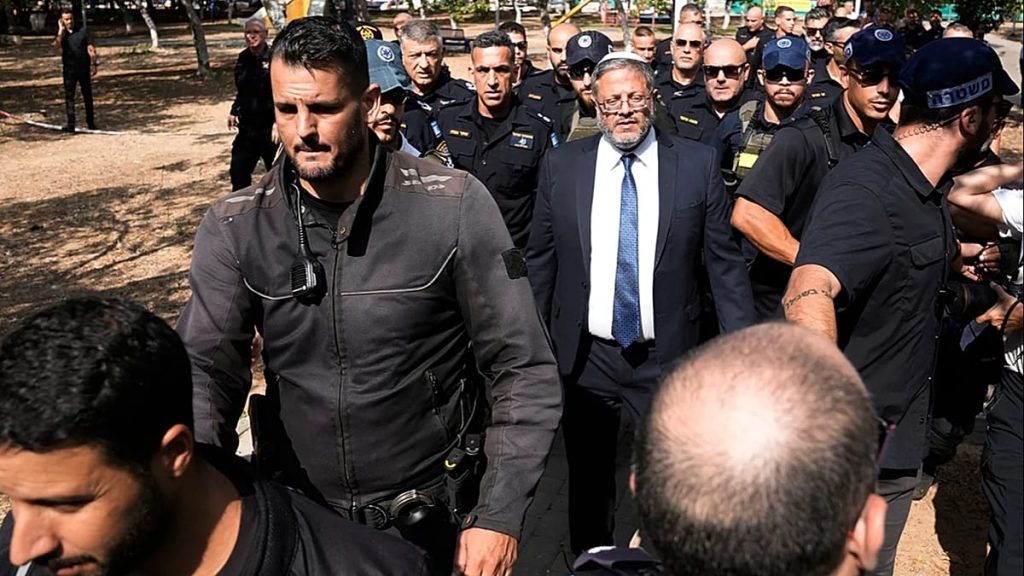 الغاز والحجارة في استقبال بن غفير.. زيارة أمنية تتحول إلى مواجهات في النقب