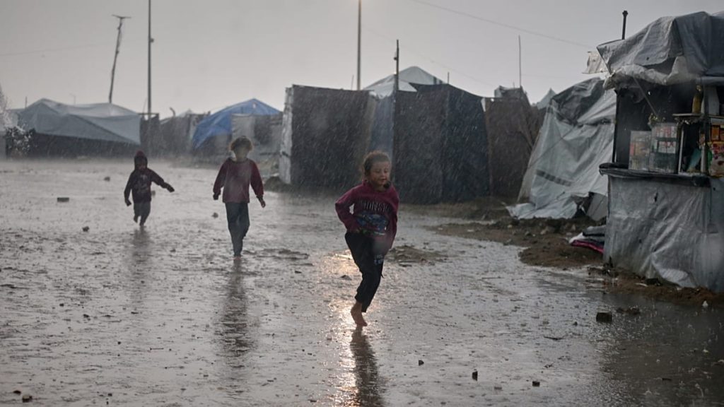 مباشر – معاناة سكان غزة بسبب الأحوال الجوية.. ونتنياهو يبحث المرحلة الثانية من اتفاق وقف إطلاق النار