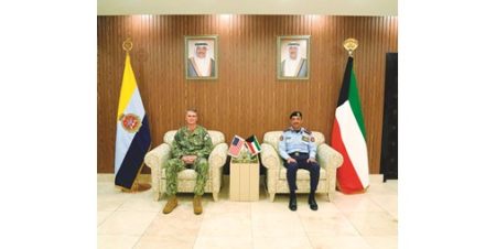 رئيس الأركان بحث مع قائد الأسطول الأميركي الخامس الجوانب العسكرية