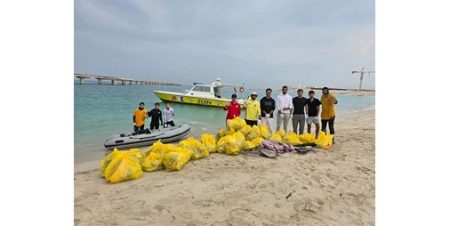 فريق الغوص: رفع طن مخلفات بلاستيكية وأخشاب وشباك صيد من ساحل «الزور»