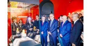 143 تحفة فنية من مجموعة الصباح الآثارية تتلألأ بمدينة «شنتشن» الصينية