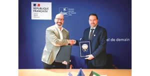 مذكرة تفاهم بين الكويت وفرنسا لتعزيز التعاون في قطاع الطيران المدني