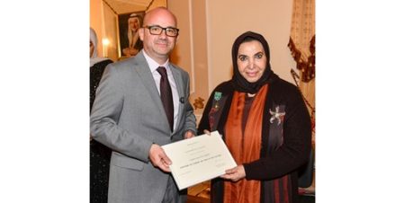 فرنسا تُقلّد د.سعاد الصباح وسام الفنون والآداب برتبة ضابط