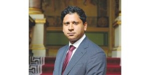 السفير البريطاني: الكويت تتمتع بثقافة عريقة وتقاليد راسخة وروح كرم متأصلة