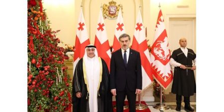 سفيرنا لدى أرمينيا المحال إلى جورجيا يقدم أوراق اعتماده للرئيس الجورجي